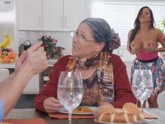 Stora tuttar, Avsugning, Brunett, Ansiktsbehandling, Hd, Klackar, Latina, Rider