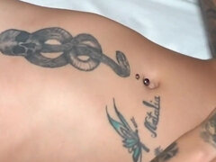 18 años, Mamada, Semen en la boca, Corridas faciales, Cuadrupleta, Interracial, Latina, Tatuaje