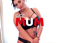 Veľké kozy, Kuřba, Brunetka, Podvádzanie, Hardcore, Milf  mčbp, Nevlastná mama, Tetovanie