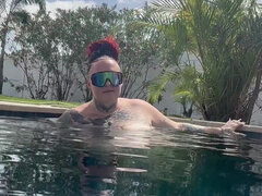 Amateur, Gorda, Madres para coger, Piscina, Pelirrojo, Solo, Tatuaje