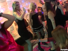 Nazí chlapi, Tanec, Péro, Honění, Orgie, Punčochy, Kuřba sání, Swingers