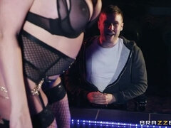 Culo grosso, Tette grandi, Coppia, Occhiali, Enorme, Piercing, Realtà, Tatuaggi