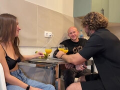 Brunette, Pik, Hårdt, Hd, Russisk, Trekant, Bryster