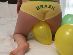 18, Fetissi, Luonnolliset tissit, Soolo, Teini