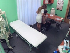 Sucer une bite, Médecin, En levrette, Faciale, Branlette thaïlandaise, Léchez, Infirmière, Chatte