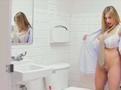 Leie, Grosser arsch, Grosse titten, Blondine, Fingern, Milf, Natürlichen titten, Entkleiden