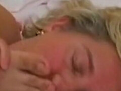 Enthousiasteling, Mooie dikke vrouwen, Blond, Pijpbeurt, Sperma in mond, Voetbeurt, Italiaans, Rijpe lesbienne
