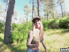 Gros cul, Grosse bite, Gros seins, Sucer une bite, Gorge profonde, De plein air, Actrice du porno, Nénés