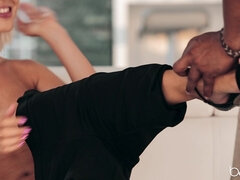 69, Kopalnica, Črnke, Blondinka, Dekle drka tiča, Pete, Medrasni seks, Kuhinja