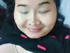 CHUBBY THAI MASTURBATING ON CAM
