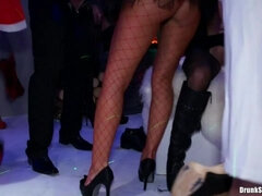 Ντυμένη, Όργιο, Πάρτυ, Swingers