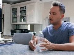 Bad, Grosser arsch, Blasen, Natürlichen titten, Kurzes haar, Hintern versohlen, Tätowierung, Nass