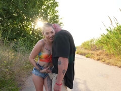 Fafanje, Rjavolaska, Doggystyle, Obrazno, Hd, Naravne joške, Zunaj