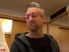 Avsugning, Brunett, Doggystyle, Naturliga tuttar, Orgasm, Rakad, Tonåring, Tuttar