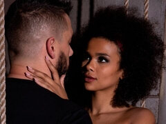 Cul, Noire, Sucer une bite, Brunette brune, Domination, Fétiche, Interracial, Jarretelles