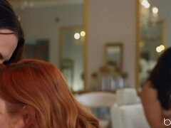 Amerikkalainen, Ruskeahiuksinen, Korkokengät, Lesbo, Äiti jota haluaisin panna, Luonnolliset tissit, Orgasmi, Punapää