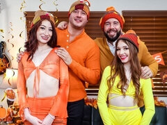 18, Velika rit, Velik kurac, Doggystyle, Dva para, Naravne joške, Najstnice, Joške