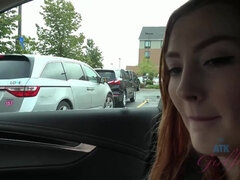 Petite amie, Poilue, Huilée, Orgasme, Petite femme, Public, Chatte, Nénés