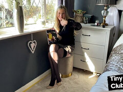 18 jaar, Enthousiasteling, Brits, Jurk, Dominante vrouw, Fetisj, Alleen, Kousen