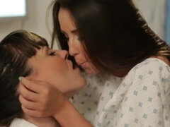 Gros seins, Brunette brune, Médecin, Lesbienne, Seins naturels, Actrice du porno, Chatte, Nénés