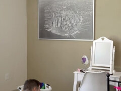 Blond, Pijpbeurt, Bruinharig, Handbeurt, Masturbatie, Tepels, Geschoren, Strippen