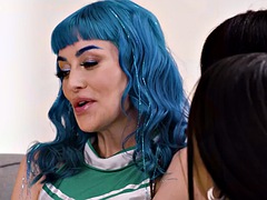 Tette grandi, Pompino, Sega, Hardcore, Lesbica, Donna con pene, Terzetto, Uniforme