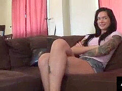 Anál, Brunetka, Creampie, Striekanie semena, Vyzlečené, Orgazmus, Vyholené, Tetovanie