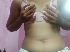 18 ans, Cul à la bouche, Gros cul, Grosse bite, Collège université, Doigter, Indienne, Mamelons