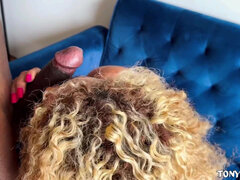 Grosser arsch, Grosse titten, Blasen, Paar, Interrassisch, Milf, Reiten