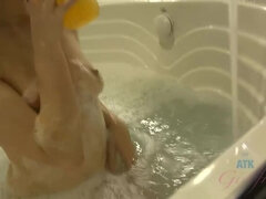 Amatør, Brunette, Give finger, Hd, Tisse, Pov, Barberet, Bad