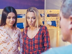 Kuřba, Brunetka, Prichytení, Na psíka, 2 ženy 1 muž, Honění, Teenka, Švédska rojka