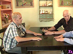 Pik sutte, Komme på ansigtet, Gruppe, Håndjob, Kvindedreng, Prostitueret, Shemale
