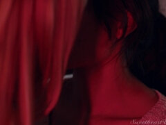 Cul, Gros cul, Gros seins, Blonde, Brunette brune, Embrassement, Fille latino, Lesbienne