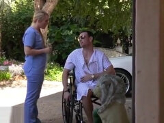 Grote kont, Blond, Rondborstig, Sperma shot, Lul, Handbeurt, Verpleegster, Tieten likken