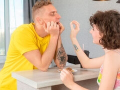 Ερασιτέχνης, Υπνοδωμάτιο, Σε στάση σκύλου στα τέσσερα, Γλείψιμο, Μουνί, Κοντά μαλλιά, Έφηβος, Βυζιά