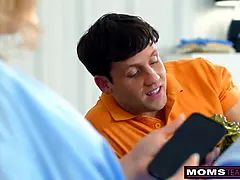 Grote mammen, Blond, Pijpbeurt, Vrouw, Hd, Moeder die ik wil neuken, Monster, Verleid