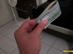 Babe, Svart, Blond, Kukk suging, Bil, Ansiktssperm, Hæler, Tattovering