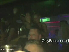 Siswet in disco benibomber with open crouch