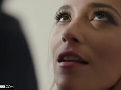 Velký zadek, Brunetka, Stříkání spermatu, Dávení penisem, Skupina, Honění, Punčochy, Teenka