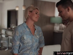 Stor kukk, Fetisj, Fingring, Milf, Ridning, Stemor, Tattovering, Pupper