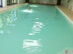 Fingern, Lesbisch, Lecken, Im freien, Pool, Muschi, Nass