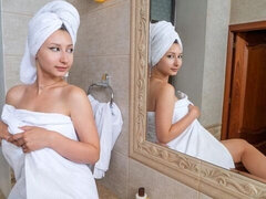 素人, 浴室, デカ尻, デカパイ, 指いじり, オナニー, 一人, ストリッピング