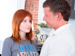 Hatalmas hátsó, Monumentális dákó, Tekintélyes didik, Cumizás, Kutya póz, Konyha, Vöröshajú, Tini