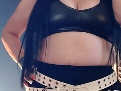 Amatéri, Veľké kozy, Brunetka, Dospelé, Fajčenie, Tetovanie