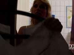 Cseh, Természetes mellek, Ápoló, Orgazmus, Leborotvált, Harisnya, Begyek, Játékszerek