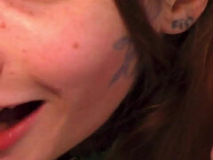 18 let, Kuřba, Roztomilá, Na obličej, Hardcore, Nahé, Zrzavé, Tetování