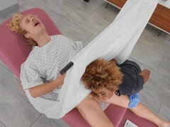 Cul, Gros seins, Blonde, Sucer une bite, Tir de sperme, En levrette, Hd, Interracial