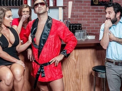 Stor stjärt, Stora tuttar, Blondin, Avsugning, Klänning, Onani, Rakad, Bröstknull