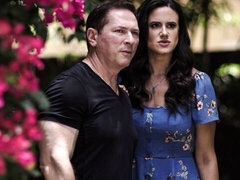 Stor rumpe, Stor kukk, Kukk suging, Bakfra, Dobbel penetrering, Naturlige bryster, Tenåring, Pupper