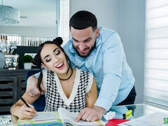 Duży tyłek, Duży kutas, Obciąganie, Brunetka, Styl na pieska, Krótkie włosy, Chudy, Nastolatki